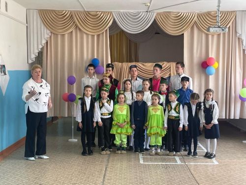 Октябрьский мәктәбендә татар теле укытучылары түгәрәк өстәлгә җыелды