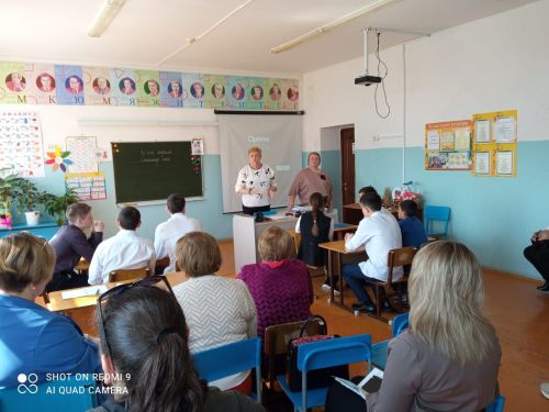 Октябрьский мәктәбендә татар теле укытучылары түгәрәк өстәлгә җыелды