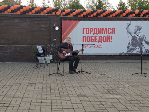 «В 6 часов вечера после войны»: Верхний Услон спел в память о подвиге