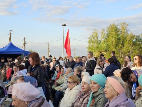 «В 6 часов вечера после войны»: Верхний Услон спел в память о подвиге