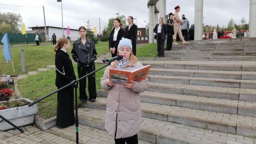 Библиотекари провели в Парке Героев акцию «Голос Победы» 9 Мая