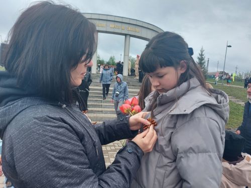 Библиотекари провели в Парке Героев акцию «Голос Победы» 9 Мая