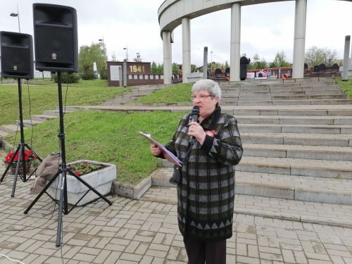 Библиотекари провели в Парке Героев акцию «Голос Победы» 9 Мая