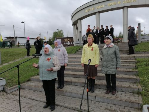 Библиотекари провели в Парке Героев акцию «Голос Победы» 9 Мая