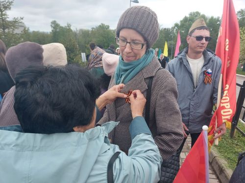 Библиотекари провели в Парке Героев акцию «Голос Победы» 9 Мая