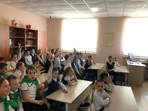 Гимназия укучылары зооволонтерлар белән очрашты