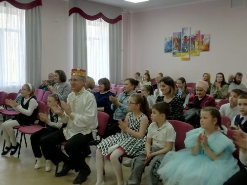 Посвящение в мир искусства: в ДШИ прошел праздник для первоклассников