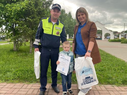 В Верхнем Услоне наградили участников семейного видеочелленджа по БДД