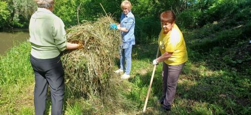 «Живи, родник!»: макуловские активисты провели экологический субботник