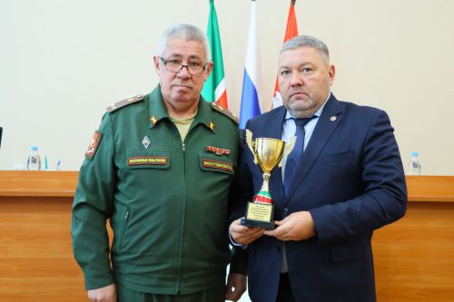 Армия не одна - с ней вся страна