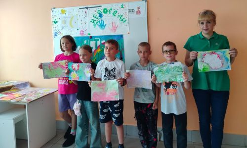 Дети из Макулова освоили древнее искусство рисования на воде