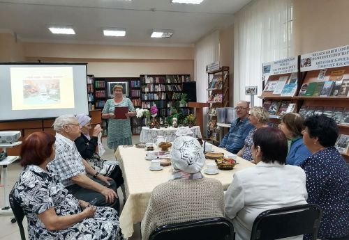 В Верхнеуслонской библиотеке прошла встреча в рамках «Активного долголетия»