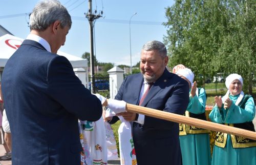 Яркие моменты Сабантуя в Верхнем Услоне: борьба, концерты и народные гуляния