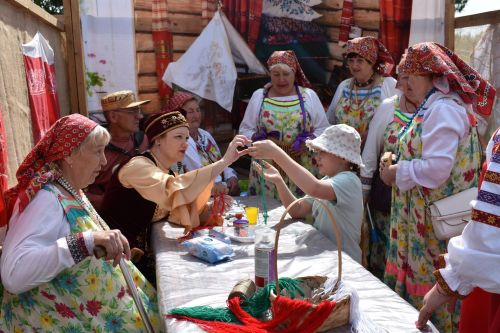 Яркие моменты Сабантуя в Верхнем Услоне: борьба, концерты и народные гуляния