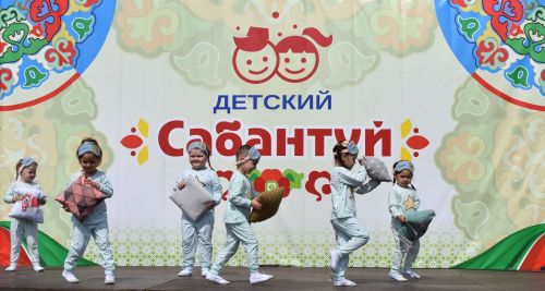 Яркие моменты Сабантуя в Верхнем Услоне: борьба, концерты и народные гуляния
