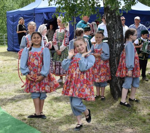 Яркие моменты Сабантуя в Верхнем Услоне: борьба, концерты и народные гуляния