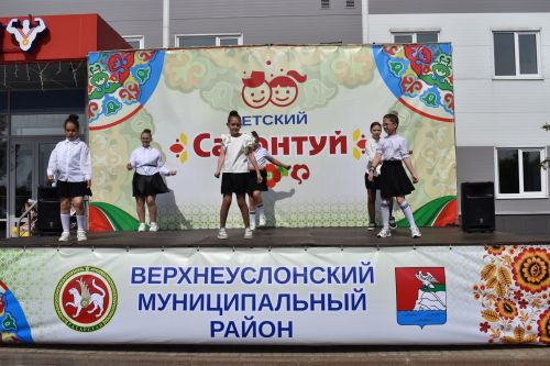 Яркие моменты Сабантуя в Верхнем Услоне: борьба, концерты и народные гуляния
