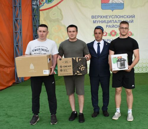 Яркие моменты Сабантуя в Верхнем Услоне: борьба, концерты и народные гуляния
