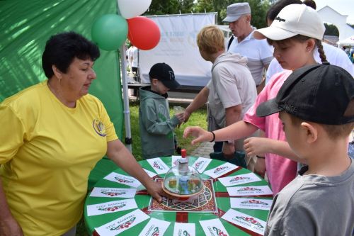 Яркие моменты Сабантуя в Верхнем Услоне: борьба, концерты и народные гуляния