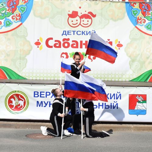 Яркие моменты Сабантуя в Верхнем Услоне: борьба, концерты и народные гуляния