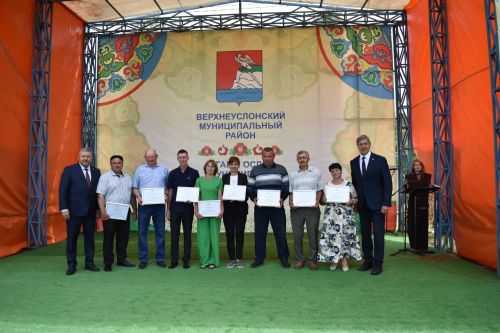 Яркие моменты Сабантуя в Верхнем Услоне: борьба, концерты и народные гуляния