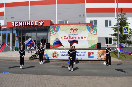 Яркие моменты Сабантуя в Верхнем Услоне: борьба, концерты и народные гуляния