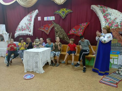 Фольклорные посиделки «На завалинке» собрали детей в Кильдеево