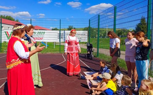 «В старину бывало»: в Макулове дети окунулись в мир русского фольклора