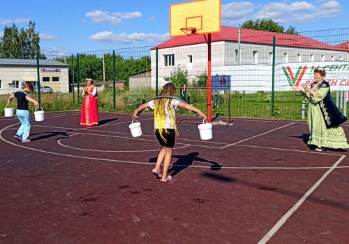 «В старину бывало»: в Макулове дети окунулись в мир русского фольклора