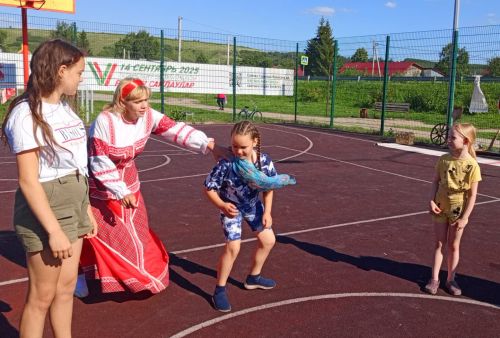 «В старину бывало»: в Макулове дети окунулись в мир русского фольклора