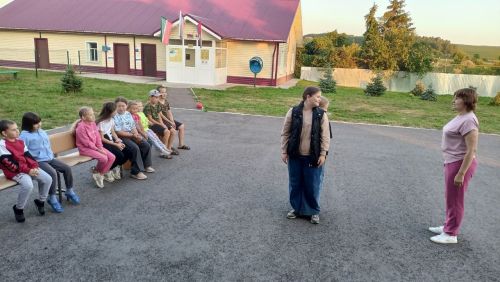 Дружба и фантазия: в Кильдееве прошел праздник для детей на свежем воздухе