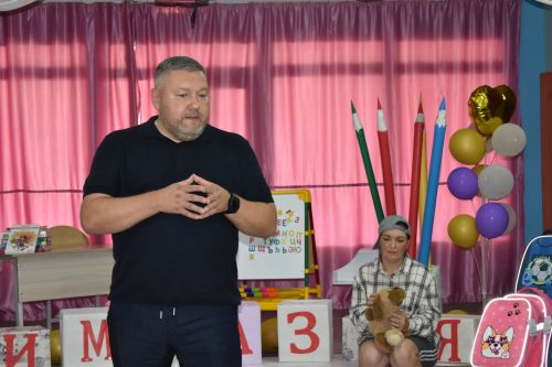 В Верхнем Услоне вручили рюкзаки будущим первоклашкам