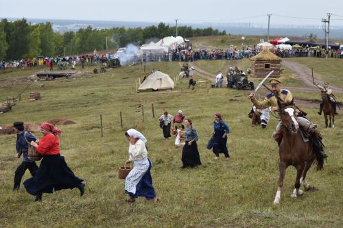 На Соколке реконструировали масштабное сражение Гражданской войны