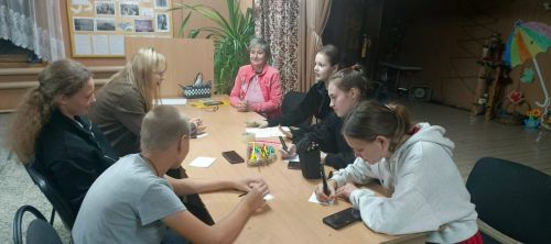 В Ямбулатове подростки составили на тренинге карту счастья
