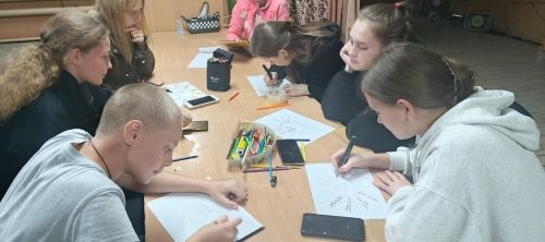 В Ямбулатове подростки составили на тренинге карту счастья