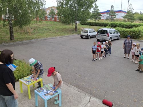 Дошколята изучали ПДД в День светофора