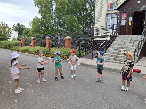 Дошколята изучали ПДД в День светофора