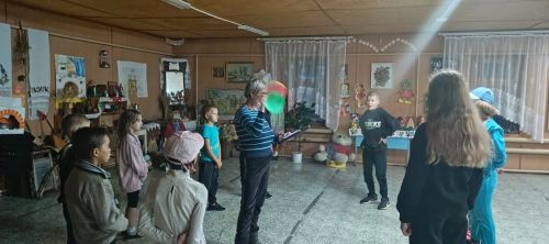 «Волшебный сундучок» и «Лучи светофора» порадовали ямбулатовских ребят