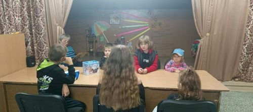«Волшебный сундучок» и «Лучи светофора» порадовали ямбулатовских ребят
