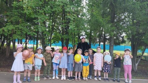 «Каенкай» балалары мәчеләрне яраталар