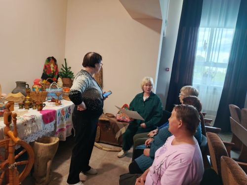 Экскурсия в мини-музей старины для волонтеров в Коргузинском СДК