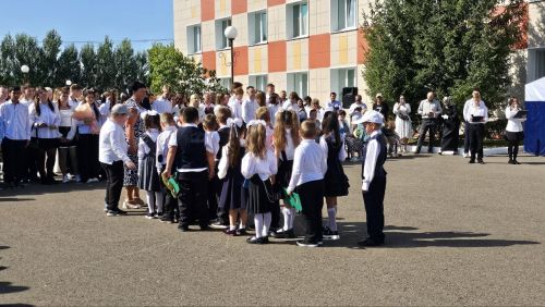 Торжественные линейки, посвящённые Дню знаний, прошли во всех школах района