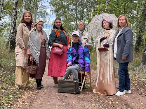 Верхнеуслонцы с ОВЗ примерили исторические костюмы в березовой роще