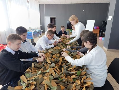 Школьники Верхнего Услона три года помогают участникам СВО
