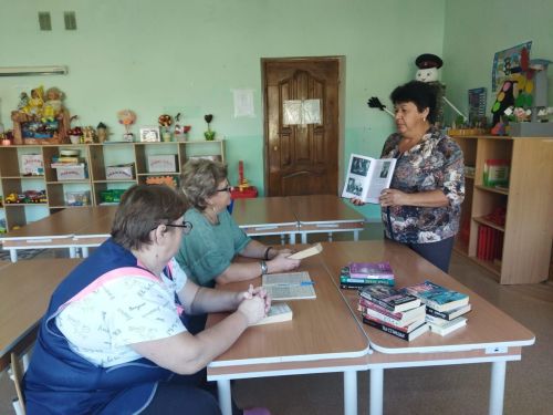 Үзәк китапханә Гариф Ахунов иҗаты белән таныштыра