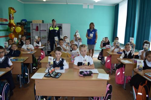 В Верхнеуслонской средней школе первоклашкам напомнили о ПДД