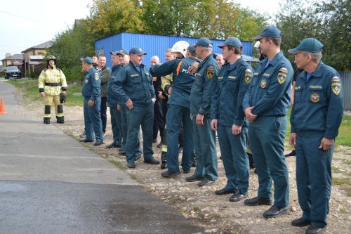 Водяная арка и крепкие объятия: начальника ПЧ Верхнего Услона проводили на отдых