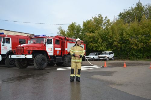 Водяная арка и крепкие объятия: начальника ПЧ Верхнего Услона проводили на отдых