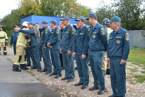 Водяная арка и крепкие объятия: начальника ПЧ Верхнего Услона проводили на отдых