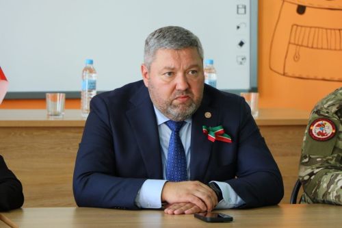 Югары Ослан мәктәбендә мәртәбәле очрашу узды